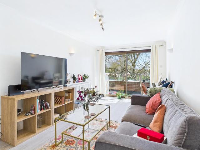 New Hunting Court Thorpe Road. 2 bed apartment to rent £1,150 pcm £265 pw