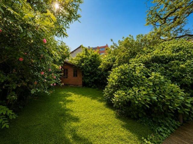 ! NEW! Lovely 2bed apartment + GARDEN near Louise