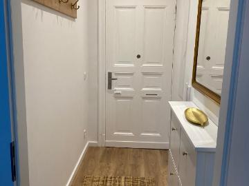 New, lovingly furnished home in popular neighbourhood
