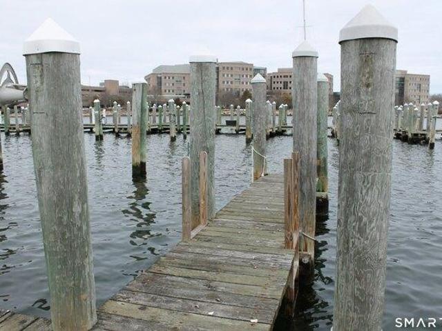 New London CT 06320 104788207