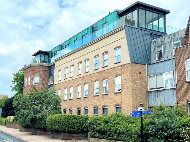 New London Road, Chelmsford, Essex, CM2 1 bed apartment to rent £1,295 pcm £299 pw