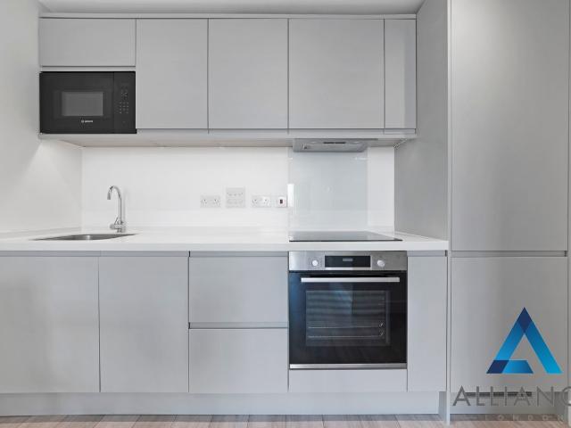 New London Road, Chelmsford, Essex CM2, 1 bed flat to rent, £1,300 pcm | PrimeLocation