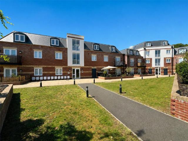 New Lane, Havant, Hampshire, PO9 1 bed apartment to rent £1,050 pcm £242 pw