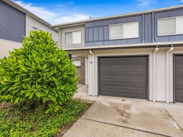 Consider offer over $895,000 with huge price deduction