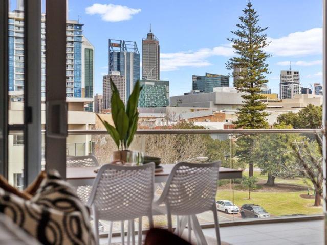 NEW LISTING Elevated Effortless Exceptional