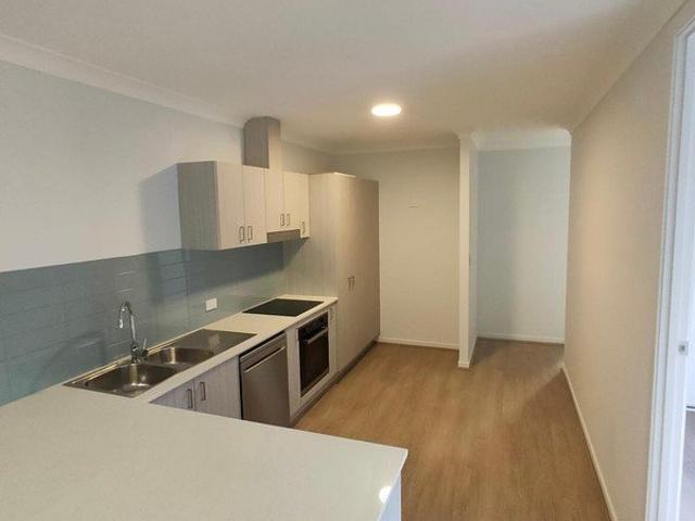 New luxury Duplex in Rosemount /Nambour Available 28/9/26