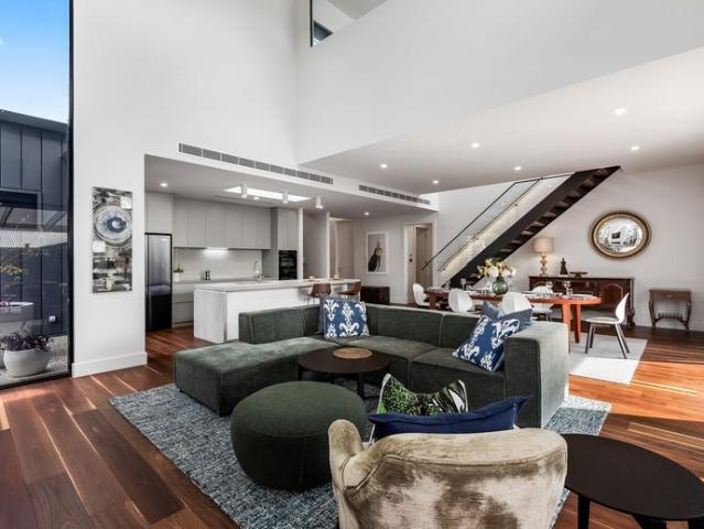 New LUXURY FULLY FURNISHED Home Weekly Rental Includes Garden, Pool Maintenance & Wi Fi AVAILABLE NOW 6 to 12 Month Lease