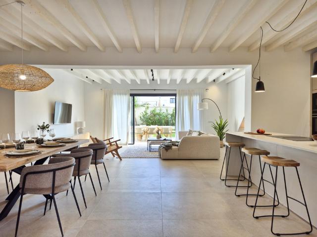 New luxury villa with pool, 200 m from beach