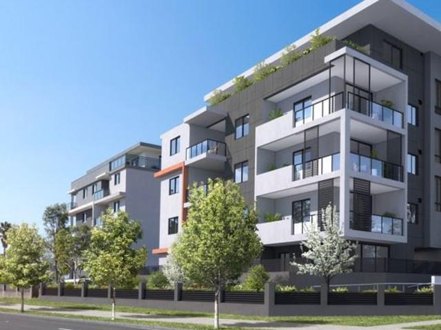 New luxury 3 bedroom ground floor apartment 2 cars & 1 storage cage huge balcony