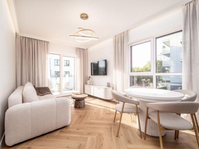 NEW, LUXURIOUS APARTMENT | 3 BEDROOMS | CLOSE TO MUL & CITY CENTRE
