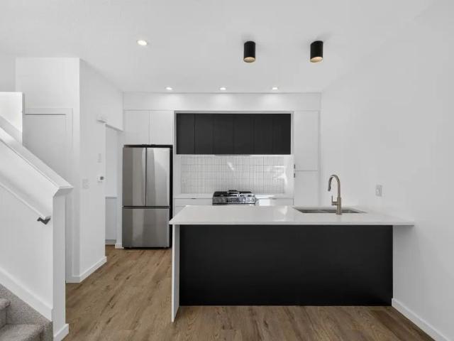 NEW Modern Townhomes for Rent | Strathearn | 3 & 2 Bedroom Suites Available — 3 Bedrooms Townhouse