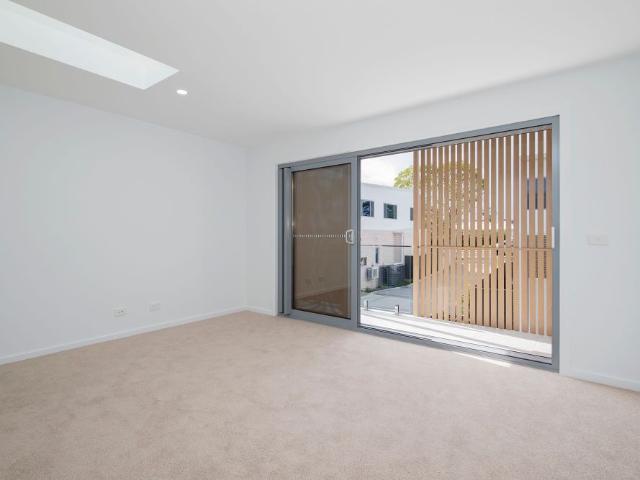 New Modern 4 Bedroom Townhouse in the Heart of Cardiff