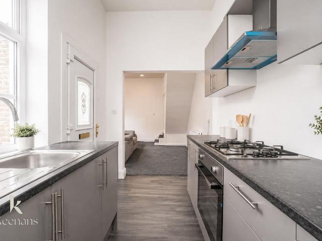 New Market Street, Colne BB8, 4 bed flat to rent, £795 pcm | PrimeLocation
