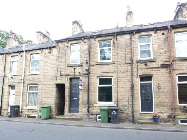 New Mill Road, Brockholes, Holmfirth. 2 bed terraced house to rent £750 pcm £173 pw