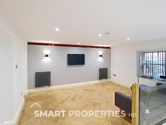 New North Road, Huddersfield HD1, 2 bed flat to rent, £800 pcm | PrimeLocation