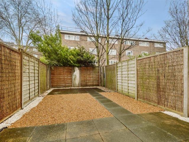 New North Road, London, N1 3 bed maisonette to rent £3,450 pcm £796 pw