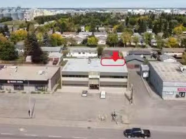 Deal! Ne Part Top Floor 5720 44 Street, Lloydminster, AB, T9V.