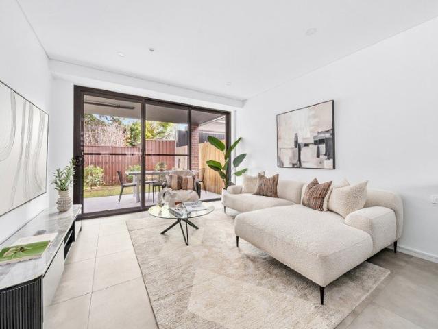 New Near Boutique Complex In Perfect Location