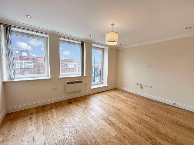 New Salisbury House, High Street, Slough, Berkshire SL1, 1 bed flat to rent, £1,175 pcm | PrimeLocation