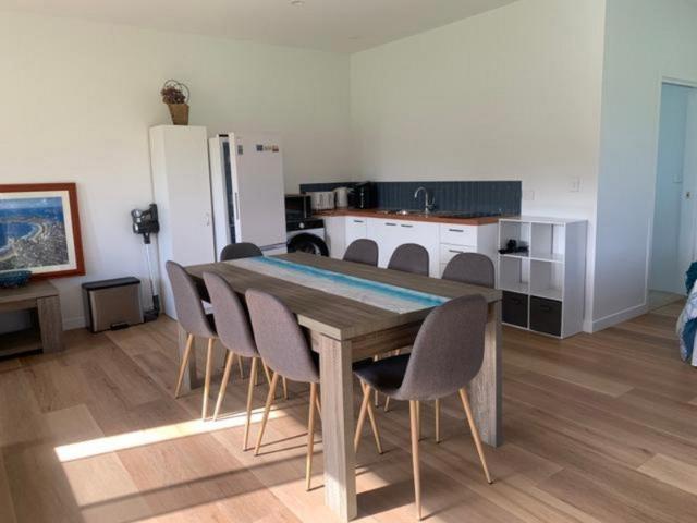 New Self Contained Studio Peaceful Rural Living, Close to the Coast