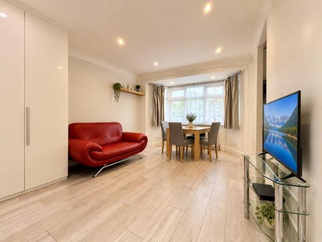 New spacious 1 bed flat incl.bills Cricklewood