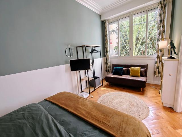 New Spacious flat up to 6 persons air conditioning close promenade Nice Amsterdam Apartments for Rent