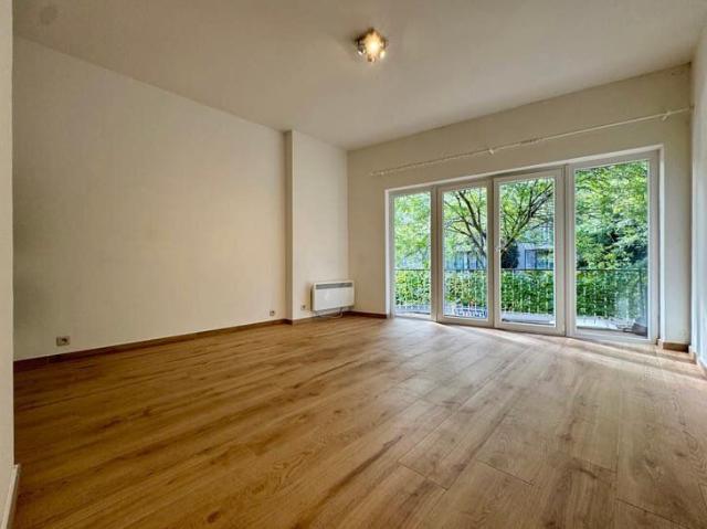 ! NEW ! STUDIO NEUF avec terrasse petite copro