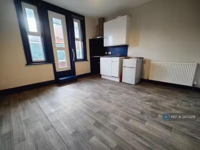 Cheap Studio flat for rent in Charminster Road, Bournemouth, BH8