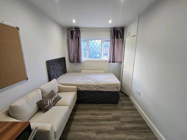 New Studio flat | UoB | QE | Bills Inc