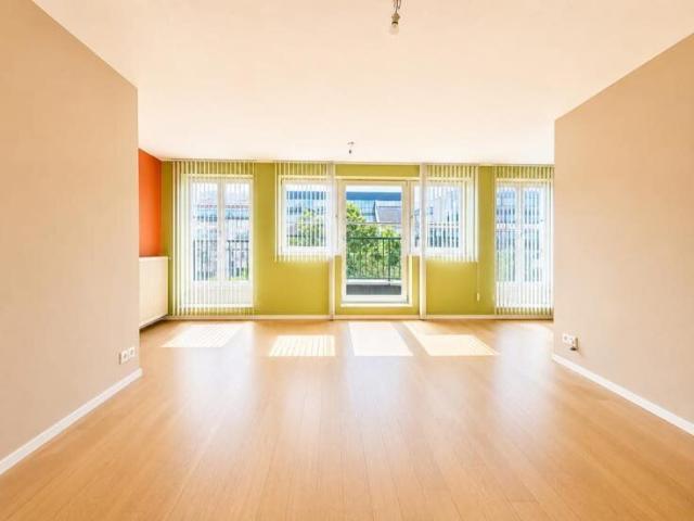 !NEW! Stunning 2 Bedroom Apartment with Parking & Lift