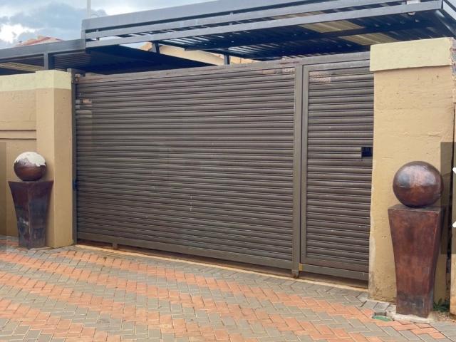 New Stunning Bachelor Apartment to rent in Protea Glen ext 24