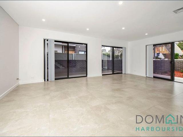 NEW, STYLISH AND CONVENIENT TOWNHOUSE