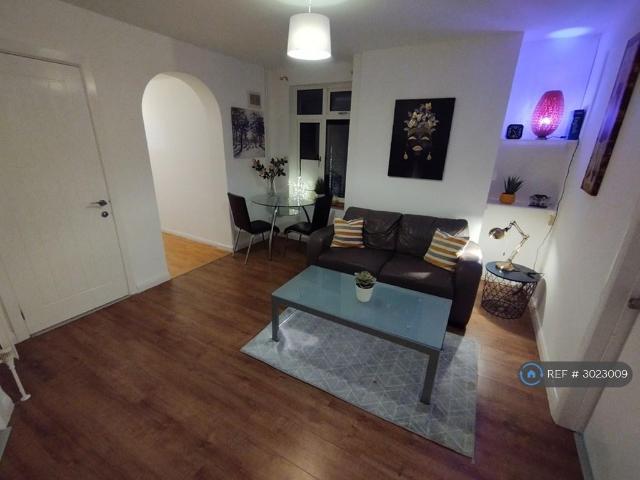 New St, Cambridge, CB1 4 bed semi detached house to rent £2,500 pcm £577 pw