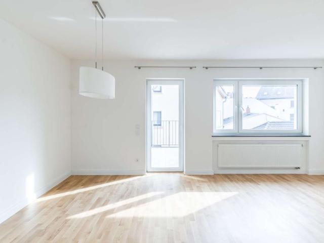 NEW STILVOLLE ALTBAUWOHNUNG MIT CHARME UND MODERNER EINBAUKÜCHE !