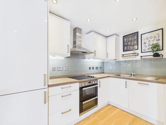 New Street, Cheltenham GL50, 2 bed flat to rent, £1,200 pcm | PrimeLocation