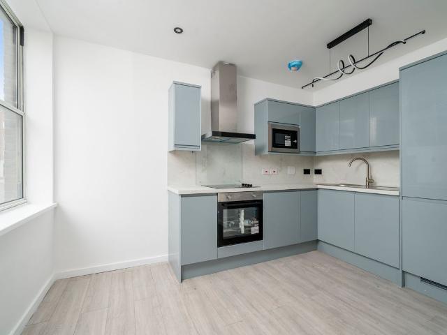 New Street, Chelmsford CM1, 1 bed flat to rent, £1,625 pcm | PrimeLocation
