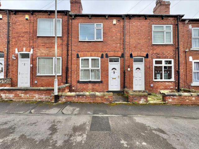 New Street, Kippax, West Yorkshire, LS25 2 bed terraced house to rent £850 pcm £196 pw