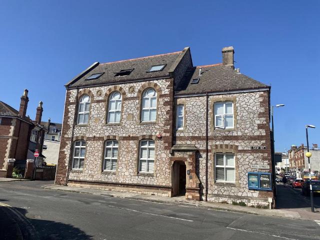 New Street, Paignton TQ3 2 bed flat to rent £895 pcm £207 pw