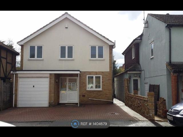 New Street, Staines Upon Thames TW18, 3 bed detached house to rent, £2,700 pcm | PrimeLocation