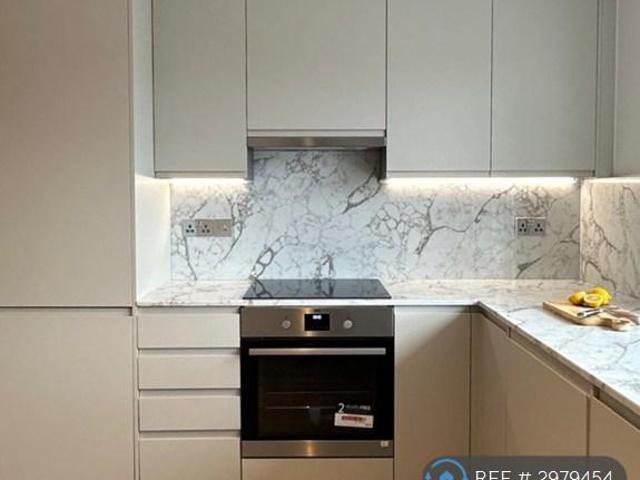 New Pond Parade, Ruislip, HA4 2 bed flat to rent £1,950 pcm £450 pw