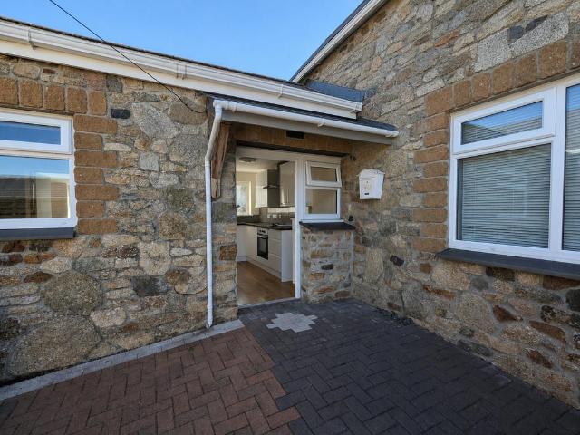 New Portreath Road Studio to rent £585 pcm £135 pw