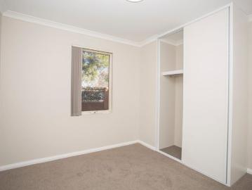 New Paint, Carpets & Blinds!