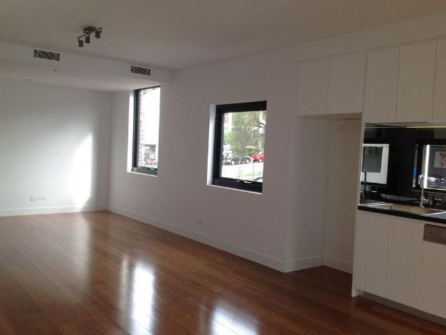 New painting and floor board, Large bedroom, close to everything!