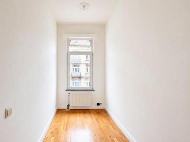 ! NEW ! Parfait état 1 chambre + bureau 65m²