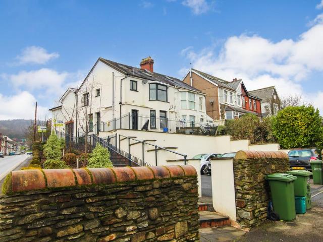 New Park Terrace, Rhondda Cynon Taff. 1 bed in a house share to rent £400 pcm £92 pw