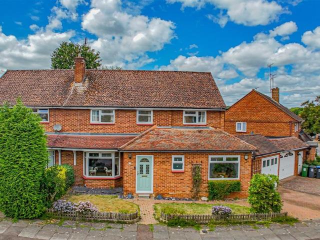 New Park Drive, Hemel Hempstead HP2, 4 bed property to rent, £2,450 pcm | PrimeLocation