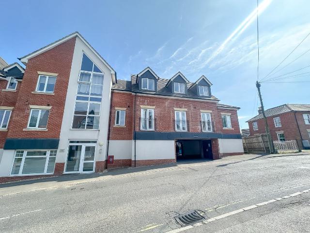 New Park Lodge, 20 Station Road, Southampton SO31, 2 bed flat to rent, £1,150 pcm | PrimeLocation