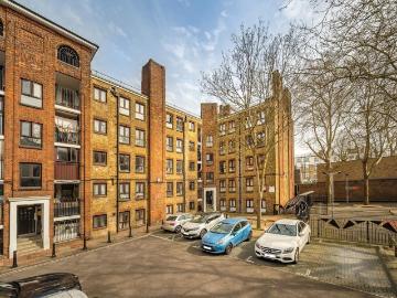 New Park Road, London SW2 3 bed flat to rent £2,500 pcm £577 pw