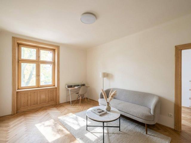 NEW+ Period apartment with potential – 2 rooms in need of renovation