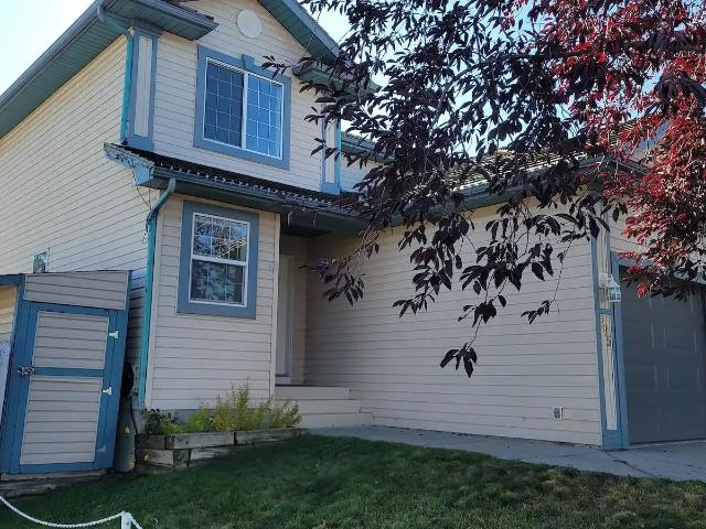 NEW PRICE 3+Bed 2+2 Bath AND Garden with Attached Garage — 3 Bedrooms+ Den Duplex